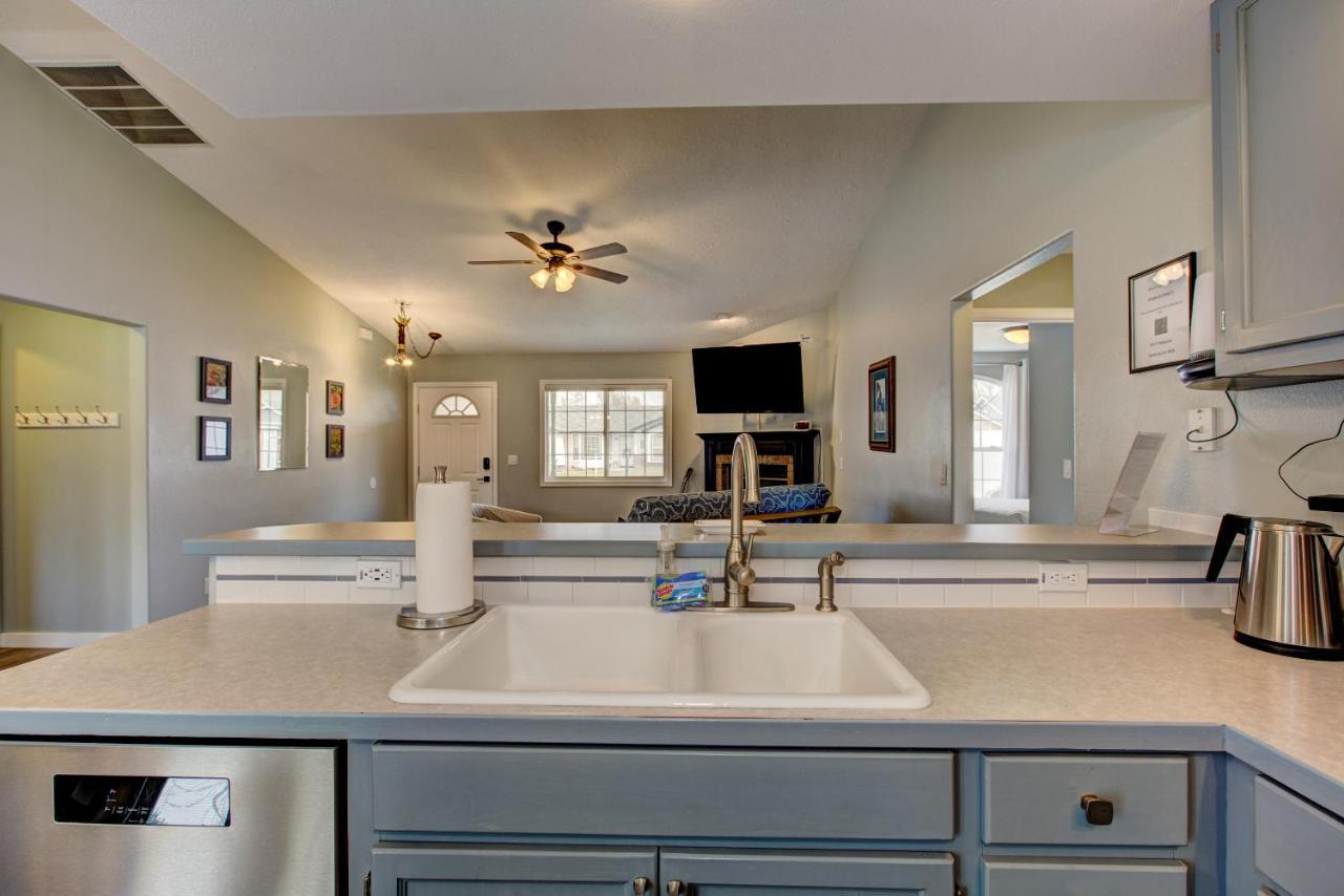 Hello Dolly: Cozy 3-Bed Retreat with Fireplace near Trails and River Eagle Exterior photo