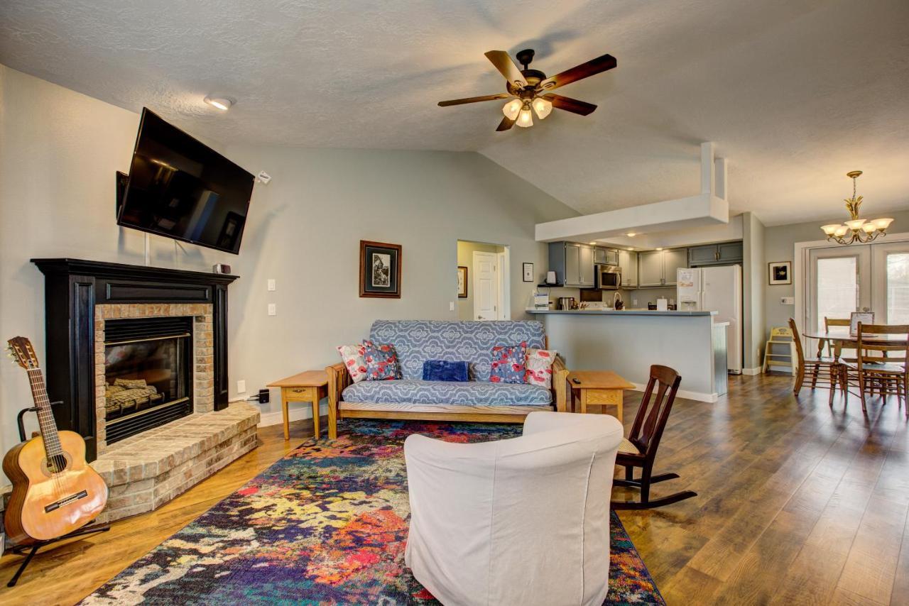 Hello Dolly: Cozy 3-Bed Retreat with Fireplace near Trails and River Eagle Exterior photo