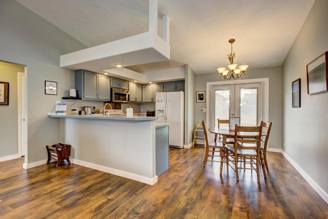 Hello Dolly: Cozy 3-Bed Retreat with Fireplace near Trails and River Eagle Exterior photo