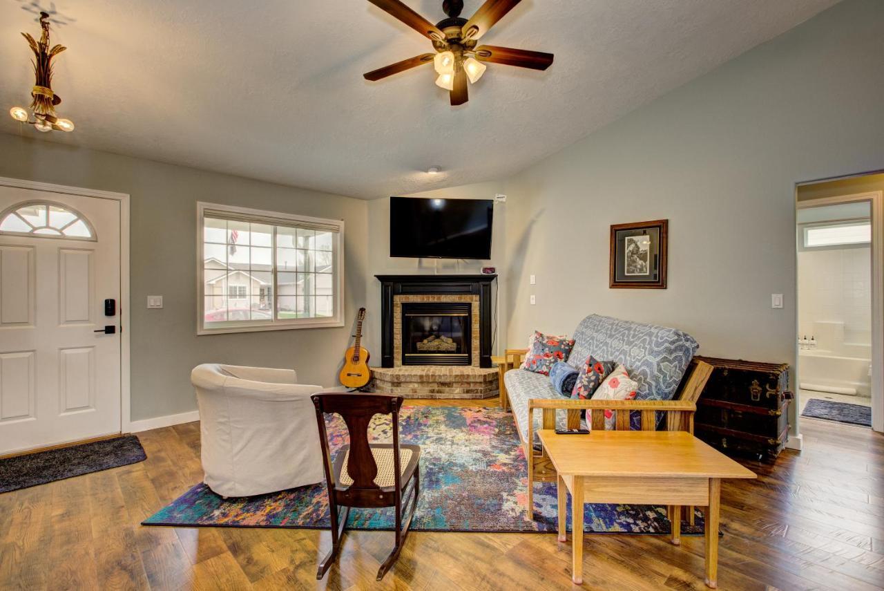 Hello Dolly: Cozy 3-Bed Retreat with Fireplace near Trails and River Eagle Exterior photo