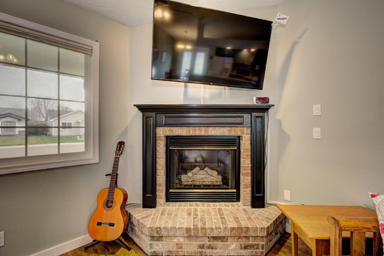 Hello Dolly: Cozy 3-Bed Retreat with Fireplace near Trails and River Eagle Exterior photo