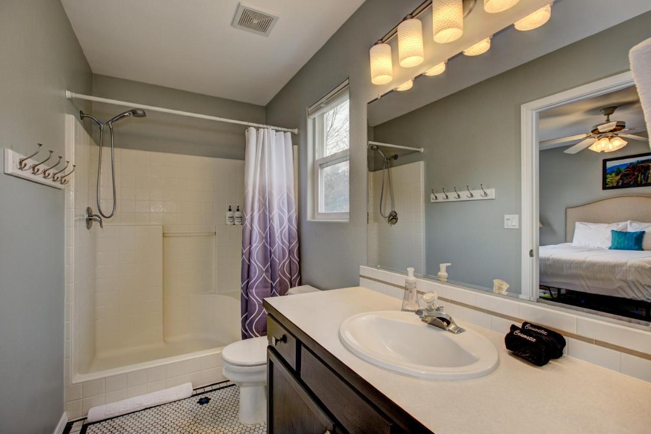 Hello Dolly: Cozy 3-Bed Retreat with Fireplace near Trails and River Eagle Exterior photo