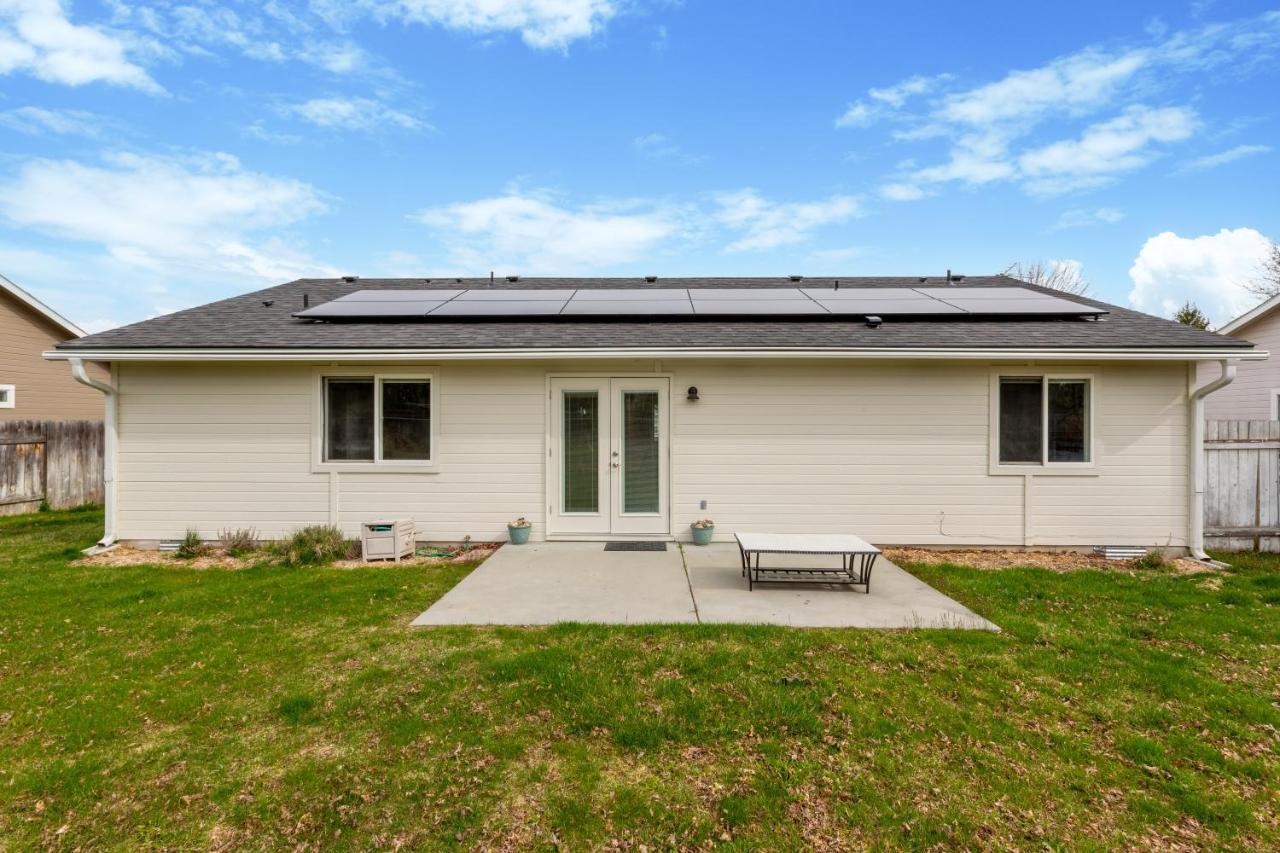 Hello Dolly: Cozy 3-Bed Retreat with Fireplace near Trails and River Eagle Exterior photo